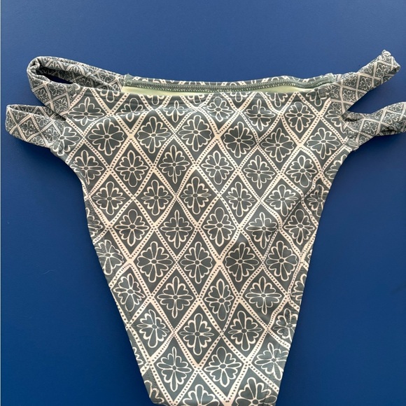 NWT sz sm Cupshe Floral Patterned Bikini Set in green and Cream - Picture 4 of 4